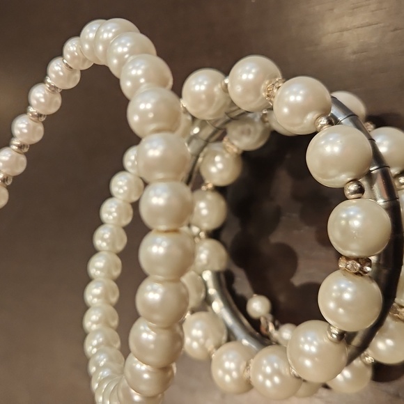6 Tier, Faux Pearl Cuff Braclet - Picture 7 of 11